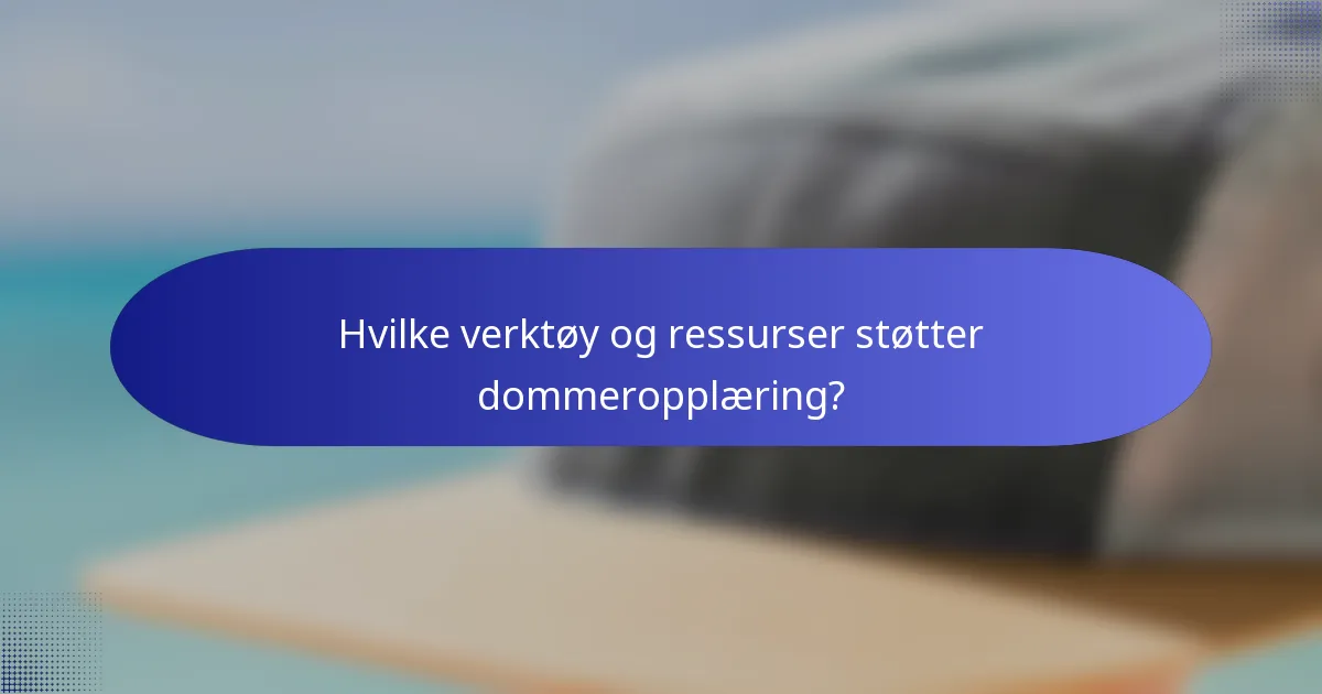 Hvilke verktøy og ressurser støtter dommeropplæring?